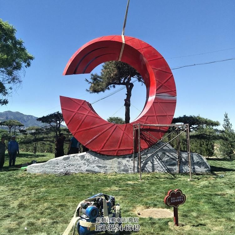 草地精神堡垒雕塑 现代校园标识雕塑 大型标牌雕塑 草地精神堡垒雕塑 现代校园标识雕塑 大型标牌雕塑